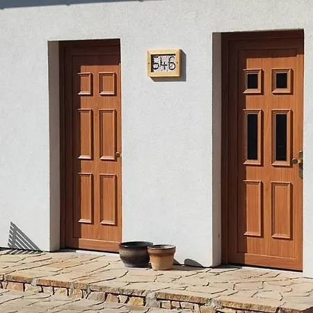Apartment Lovely Fully-equipped In Village. Rocks Only 5 Minutes Walk Tisá