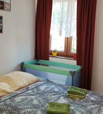 Lovely Fully-equipped In Village. Rocks Only 5 Minutes Walk Apartment