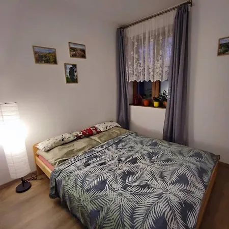 Lovely Fully-equipped In Village. Rocks Only 5 Minutes Walk Apartment Tisá