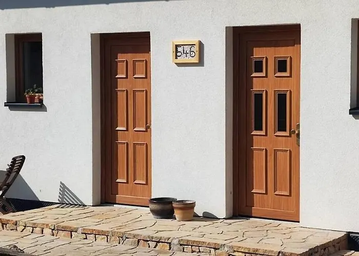 דירה Lovely Fully-equipped In Village. Rocks Only 5 Minutes Walk Tisá